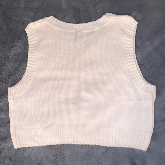H&M Cropped Sweater Vest - Picture 2 of 3